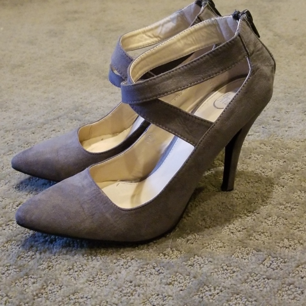 Beverly Mills Heels Size 9